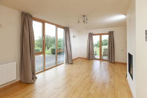 Family Room_5DP- click for photo gallery